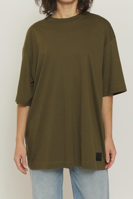 camiseta new over em malhao com etiqueta verde oliva 1